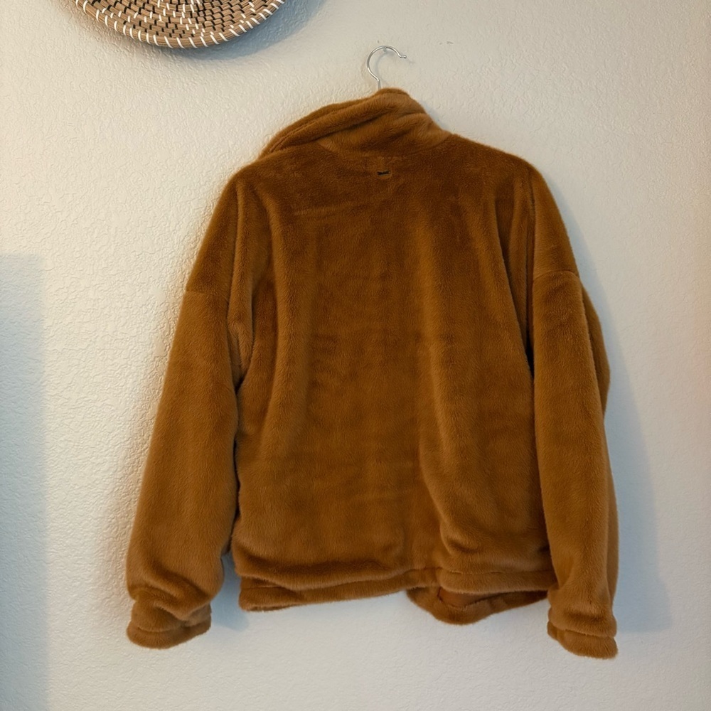 O'NEILL Merina Womens Faux Fur Jacket Peacoat Caramel Color Sz.L Oversized EUC - Picture 6 of 16